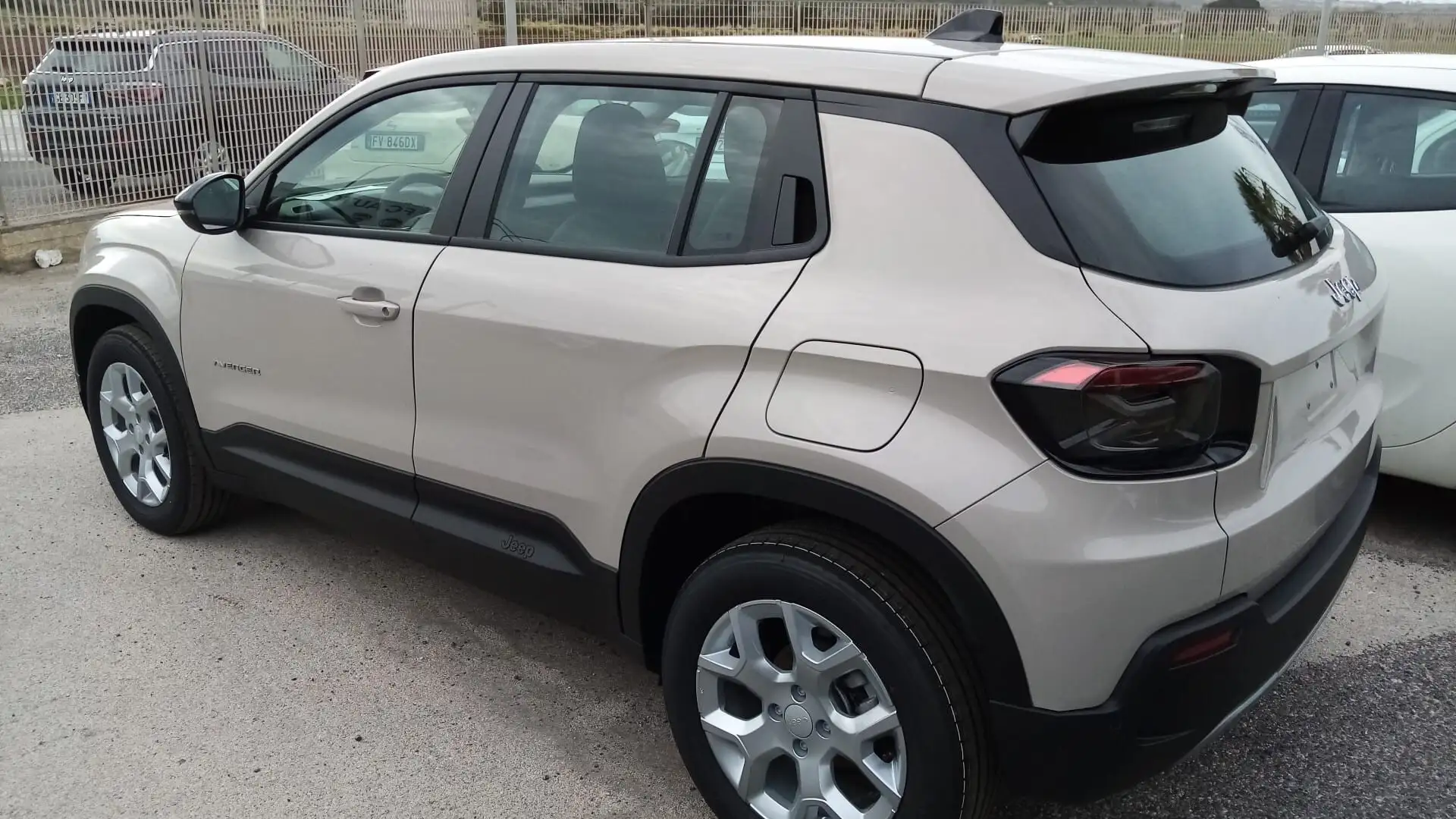 Jeep Avenger Avenger 1.2 Turbo 100 CV Altitude Beige - 2