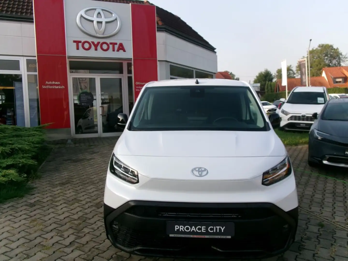 Toyota Proace City L1 1,5-l D-4D S&S Meister Weiß - 2