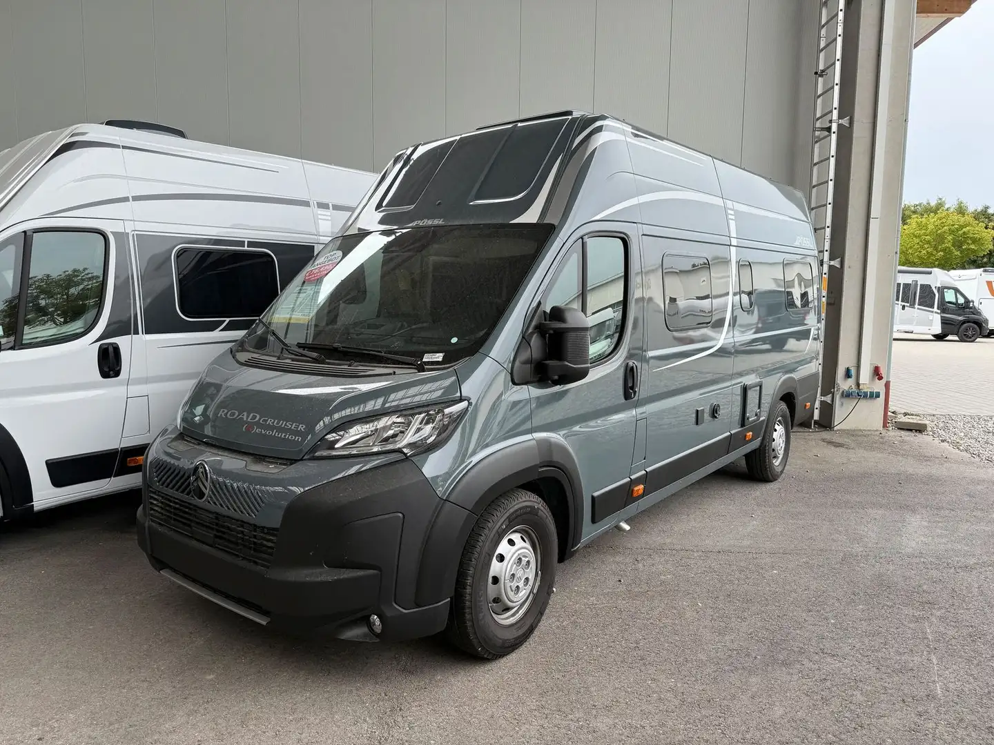 Pössl D-Line Roadcruiser Revolution Grijs - 1