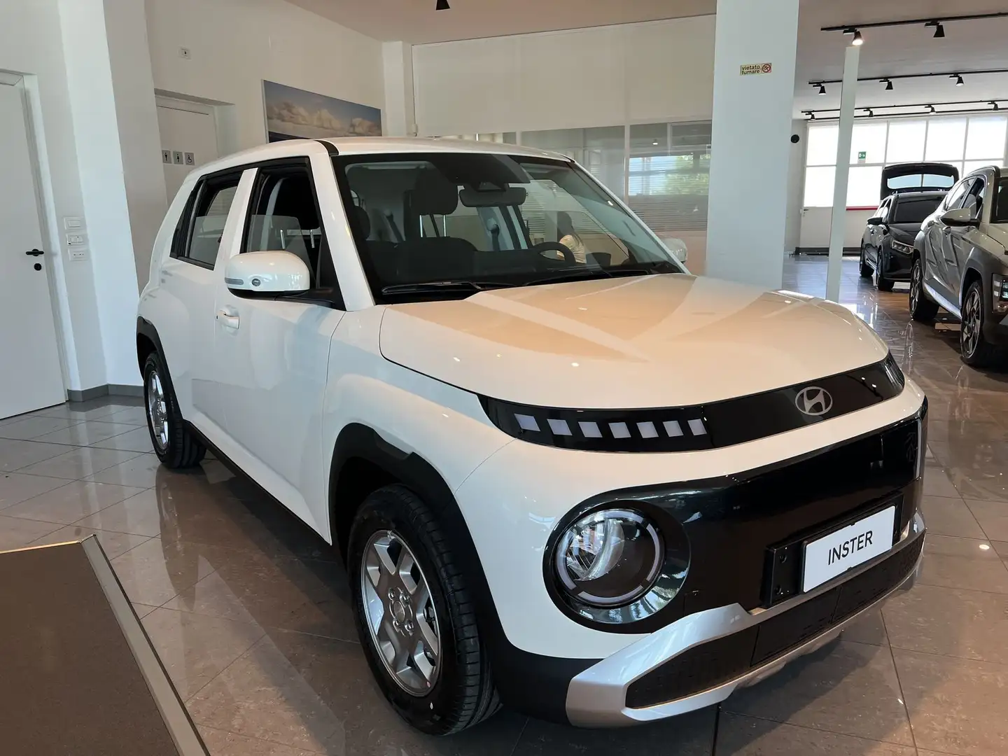 Hyundai Inster 42 kWh XTech Amarillo - 1