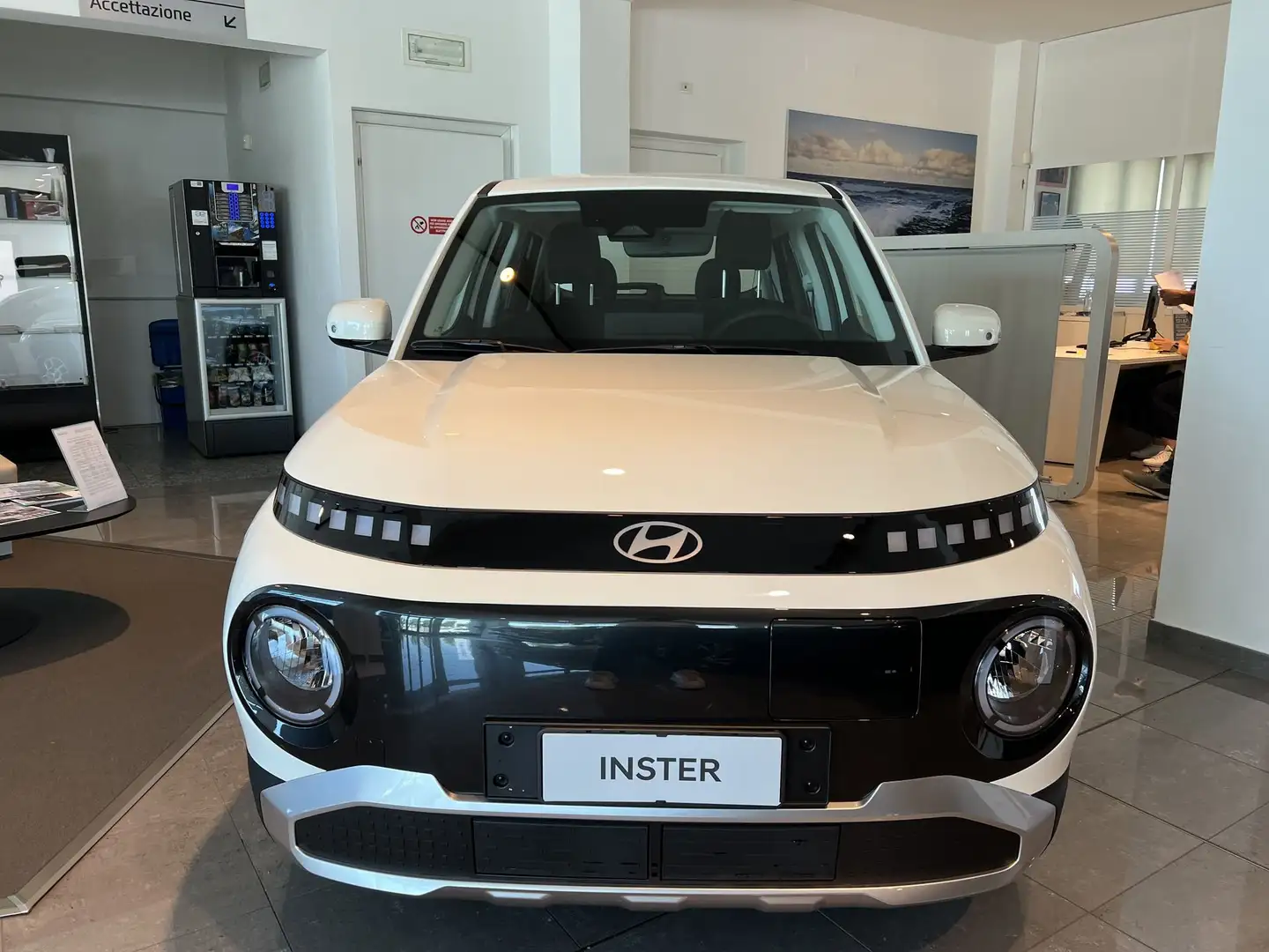 Hyundai Inster 42 kWh XTech Amarillo - 2