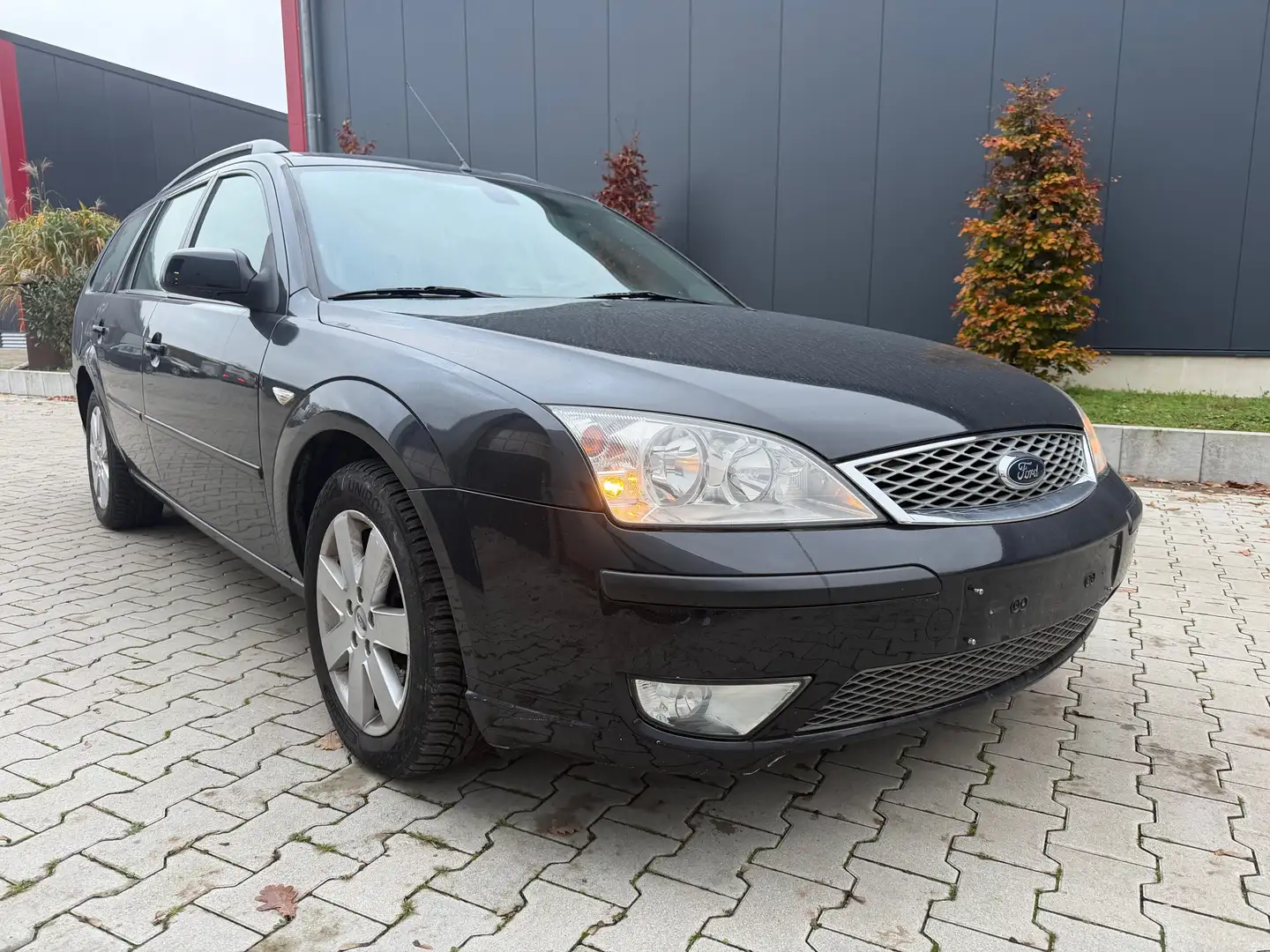 Ford Mondeo Futura X Schwarz - 1