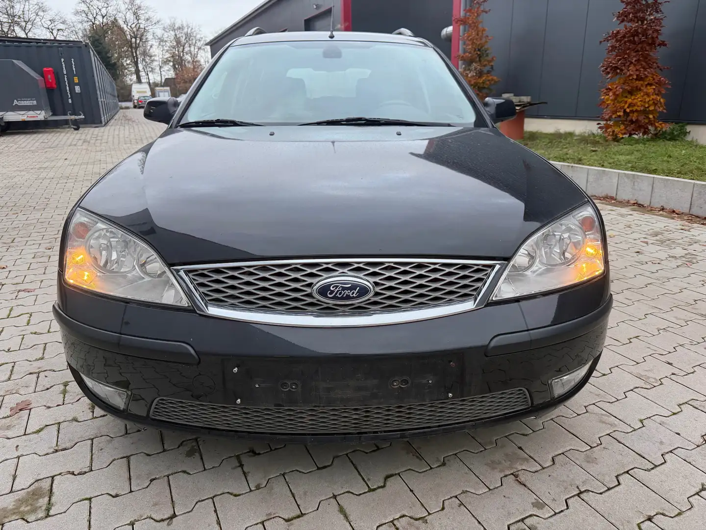 Ford Mondeo Futura X Schwarz - 2
