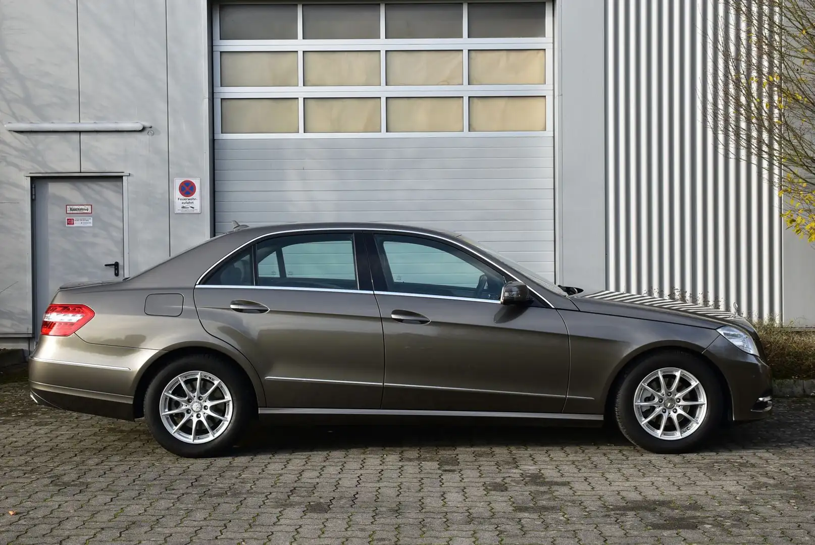 Mercedes-Benz E 200 E 200 CGI BlueEfficiency/2-HAND/PDC/SHZ/ Gris - 2