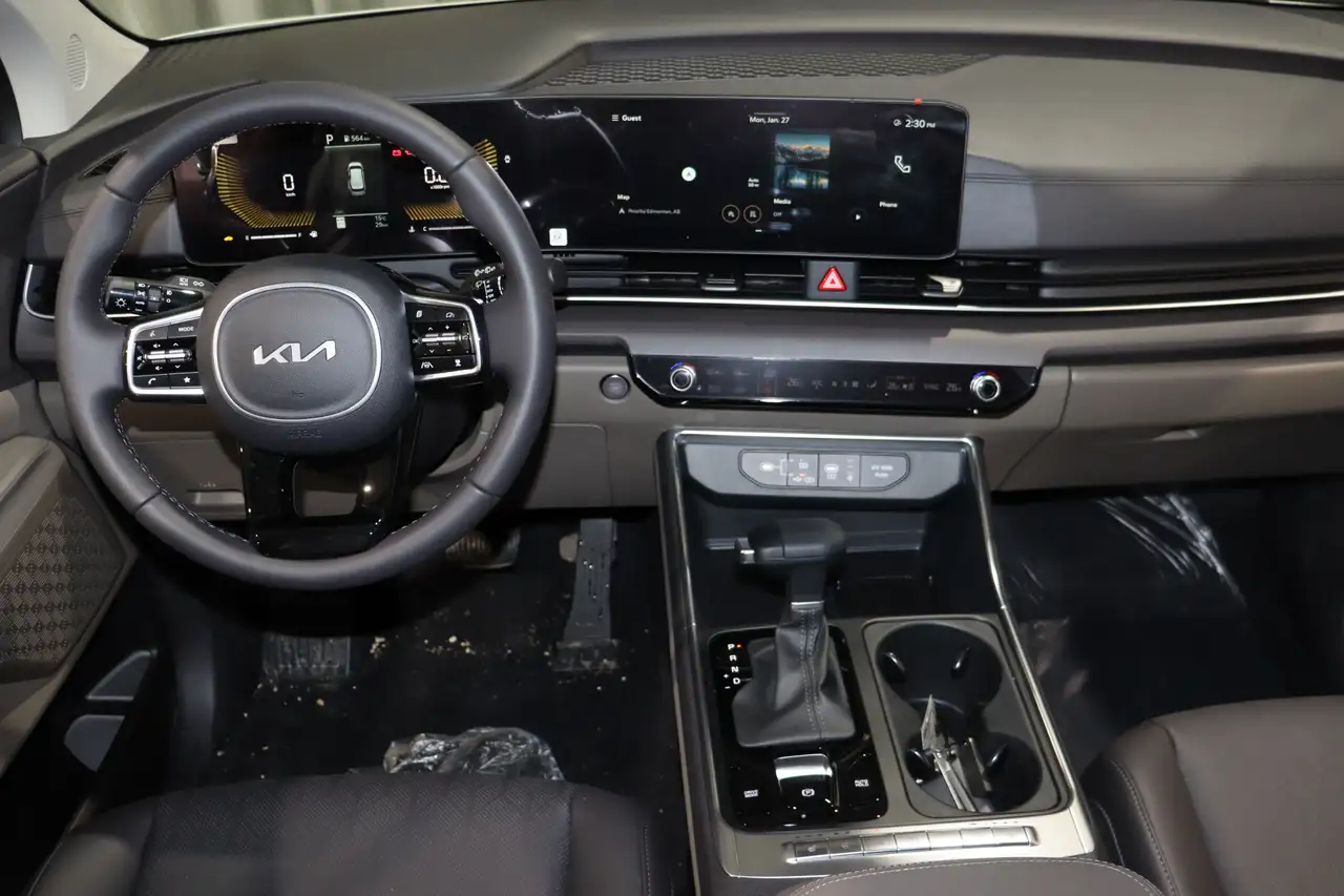 Kia Carnival снимка Kia Carnival