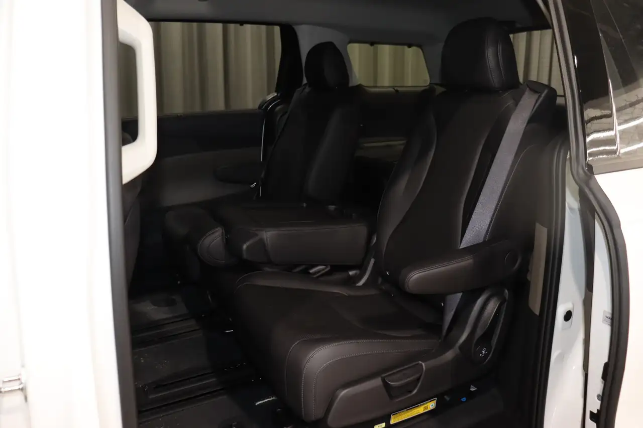 Kia Carnival снимка Kia Carnival