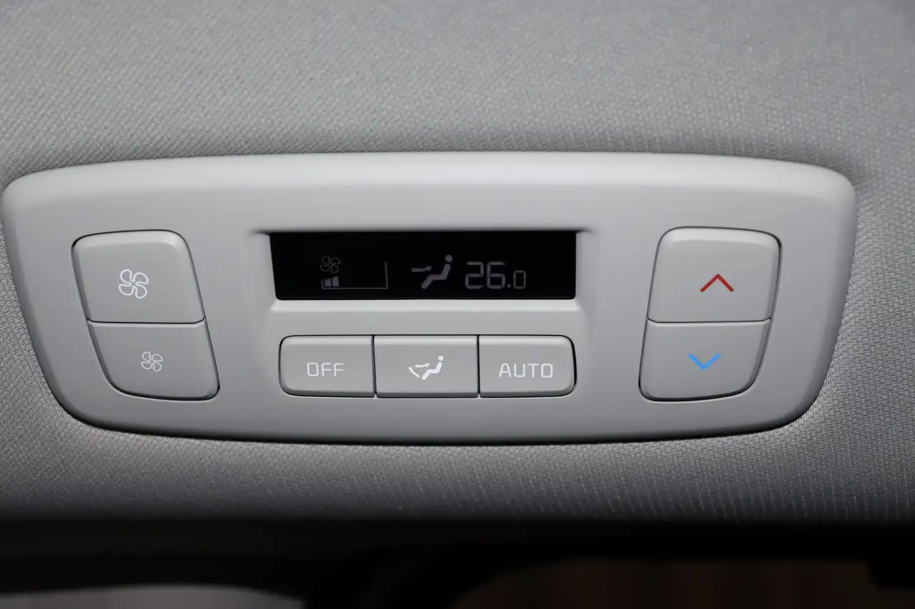 Kia Carnival снимка Kia Carnival