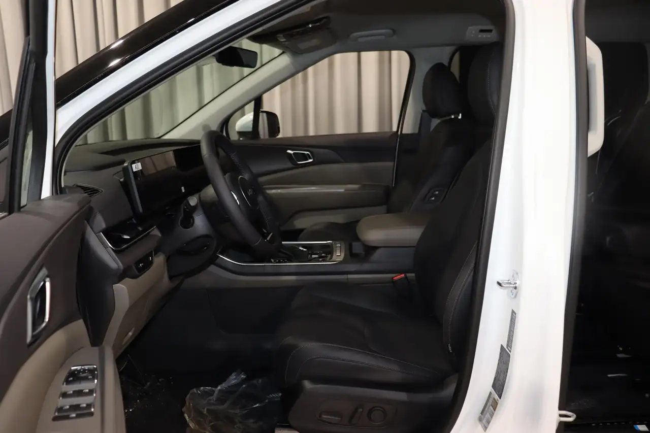 Kia Carnival снимка Kia Carnival