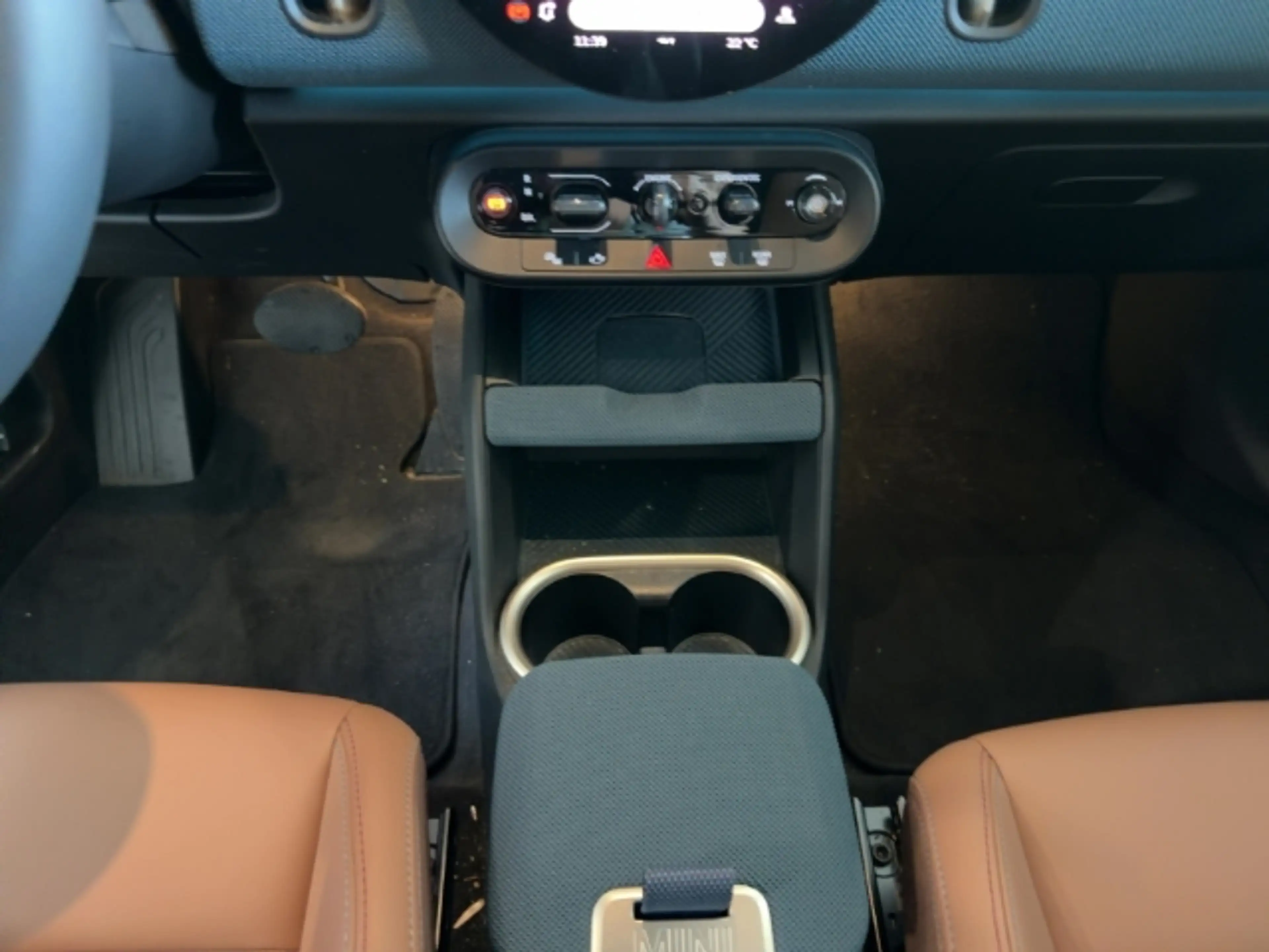 MINI Cooper S Countryman ALL4 Panorama Navi HarmanKardon LED Kurvenlicht El — photo 11
