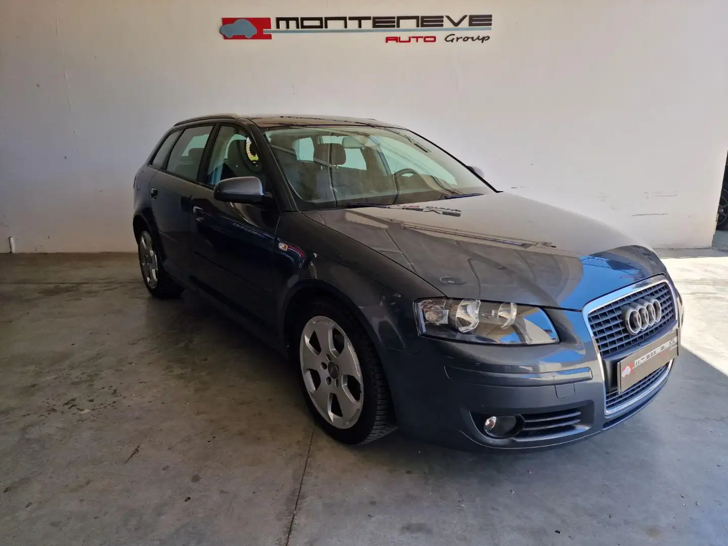 Audi A3 SPB 2.0 16V TDI Ambition DSG Grau - 1