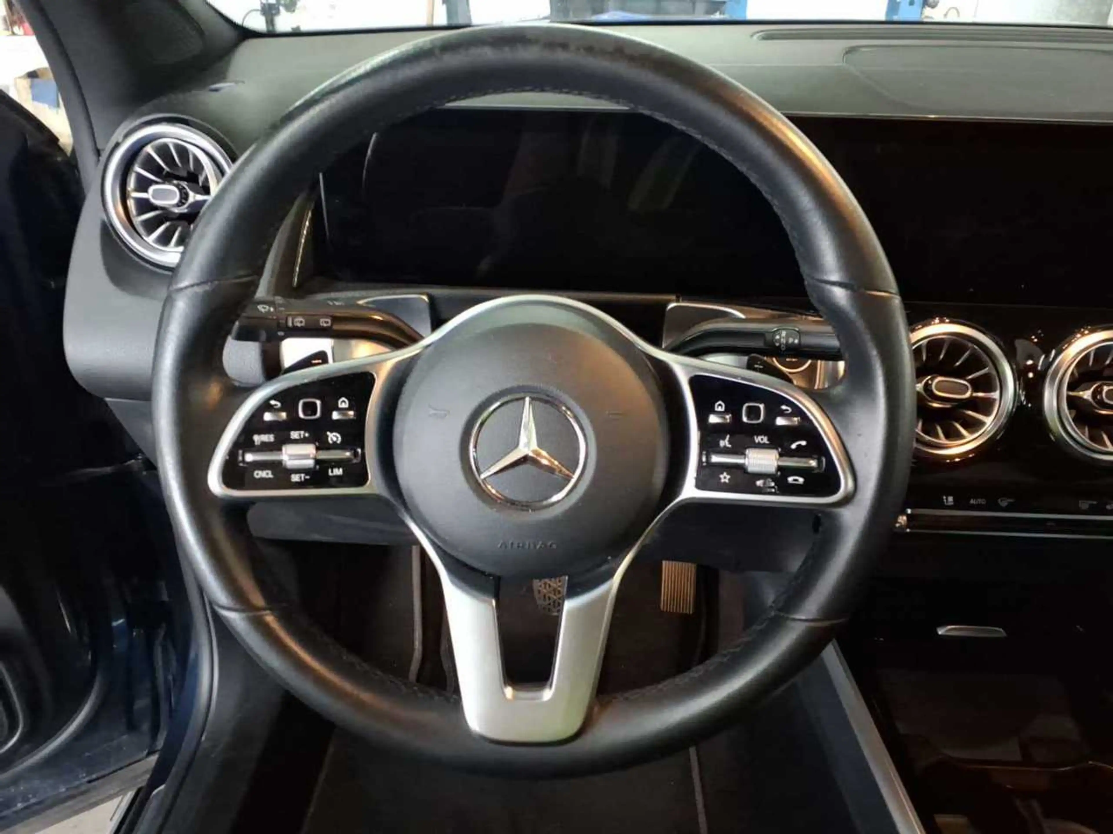 Mercedes-Benz GLB 200 GLB 200 7-SITZE NAVI LED RADIO TEMPO MFL PANO SHZ GSD VC — photo 9