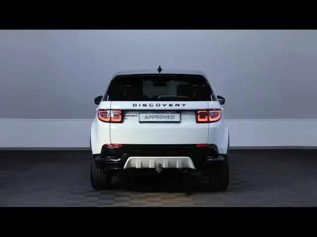 Land Rover Discovery Sport view 5