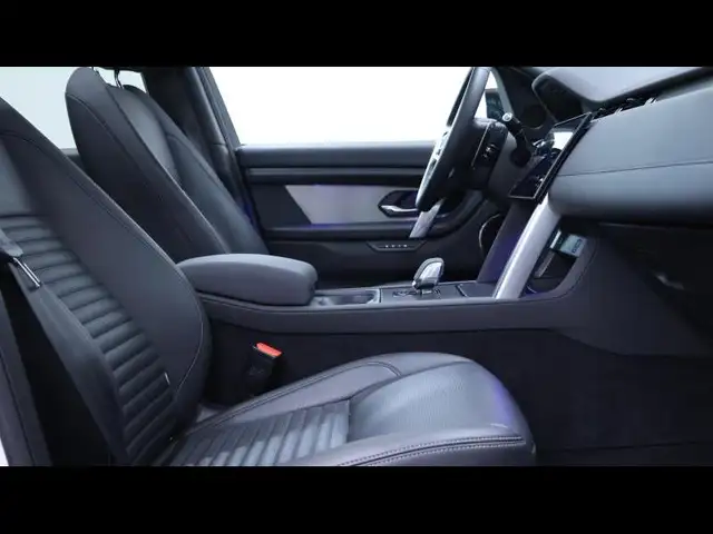 Land Rover Discovery Sport view 10
