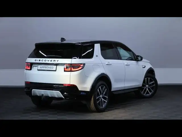 Land Rover Discovery Sport view 4