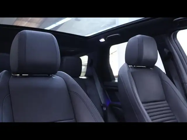 Land Rover Discovery Sport view 12