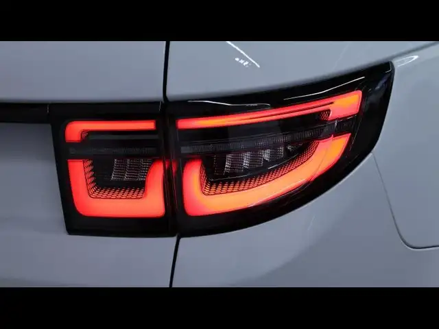 Land Rover Discovery Sport view 8