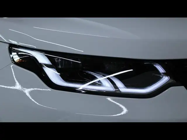 Land Rover Discovery Sport view 7