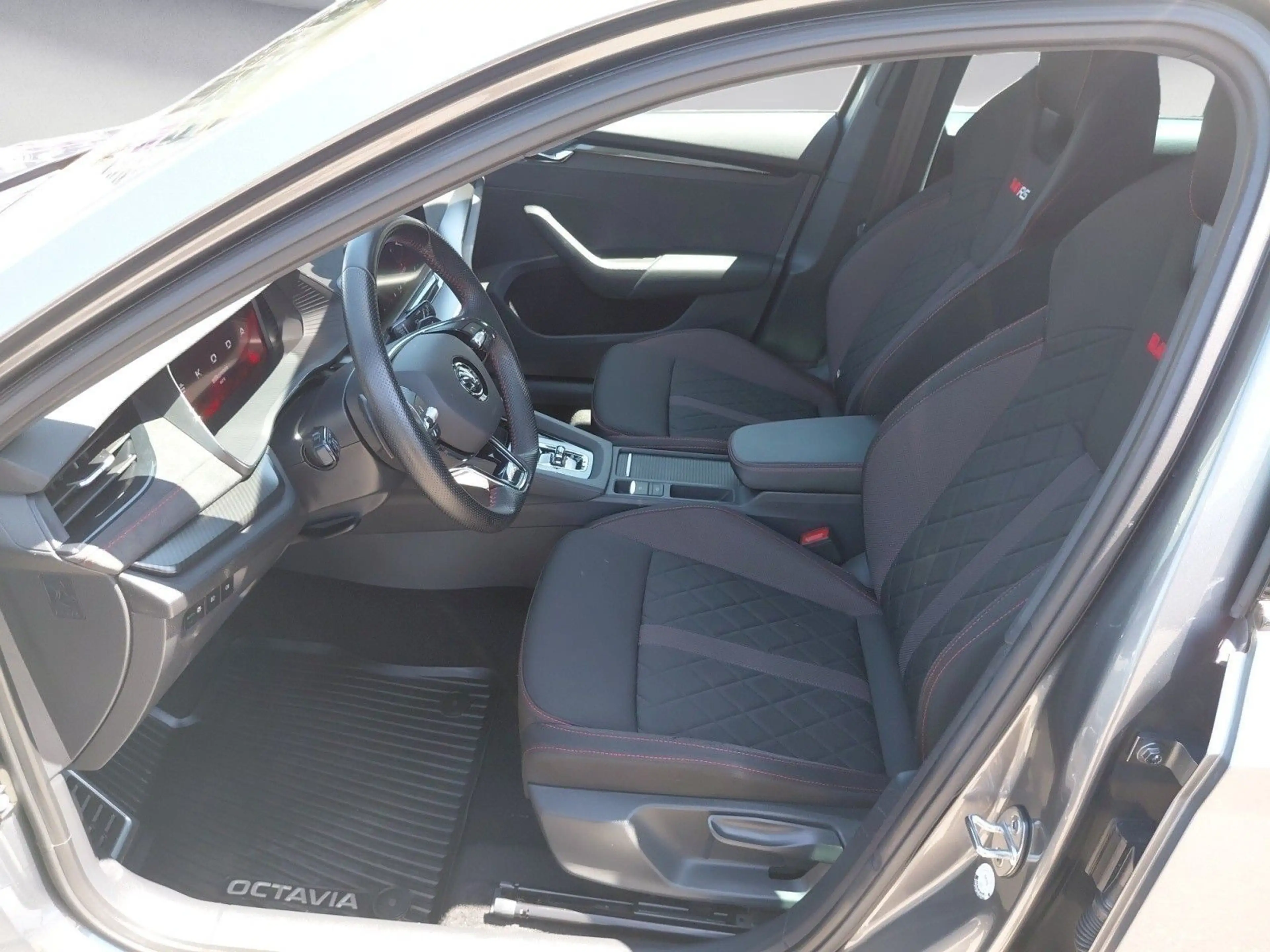 Skoda Octavia Combi RS — photo 8