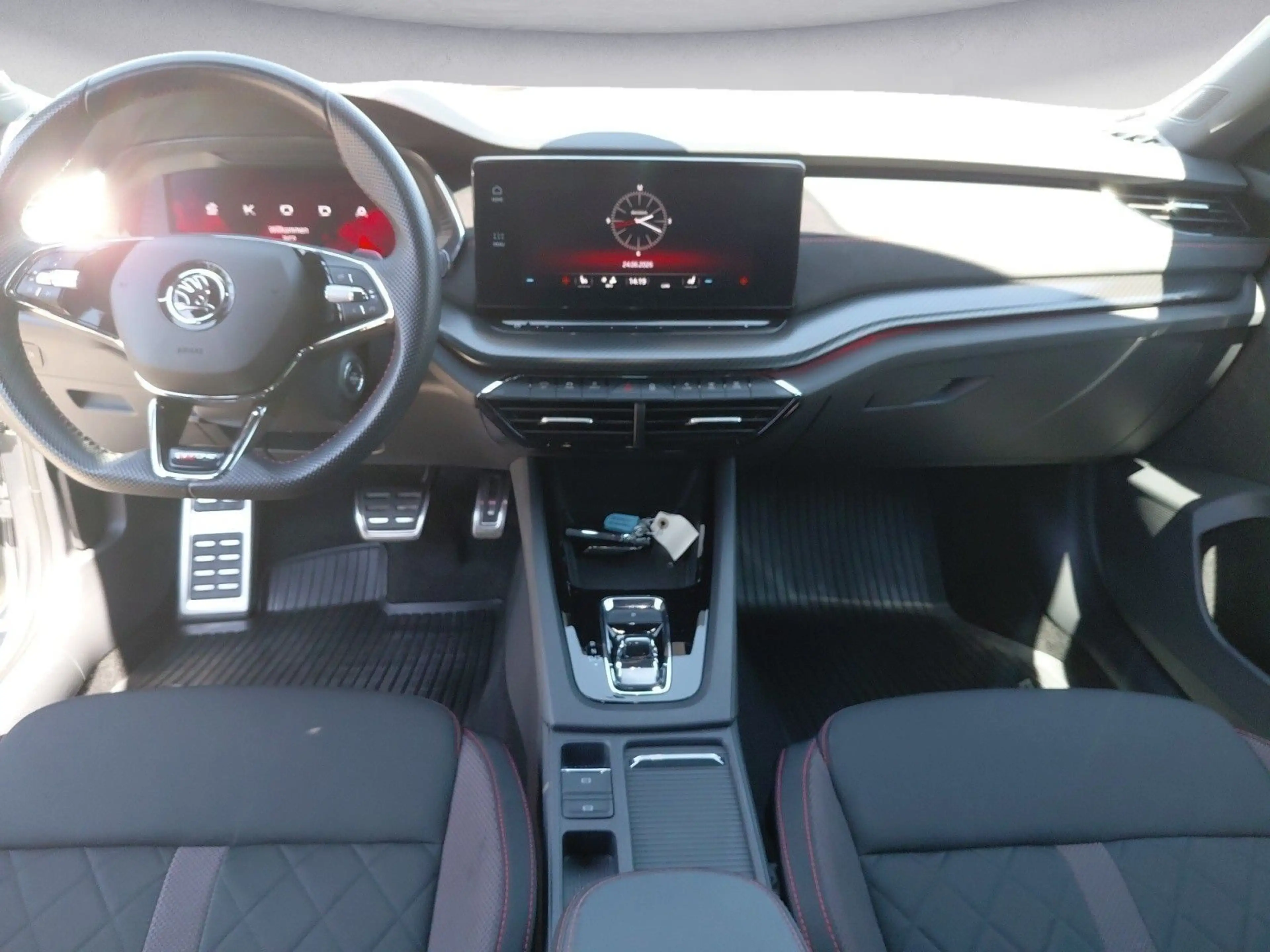 Skoda Octavia Combi RS — photo 11