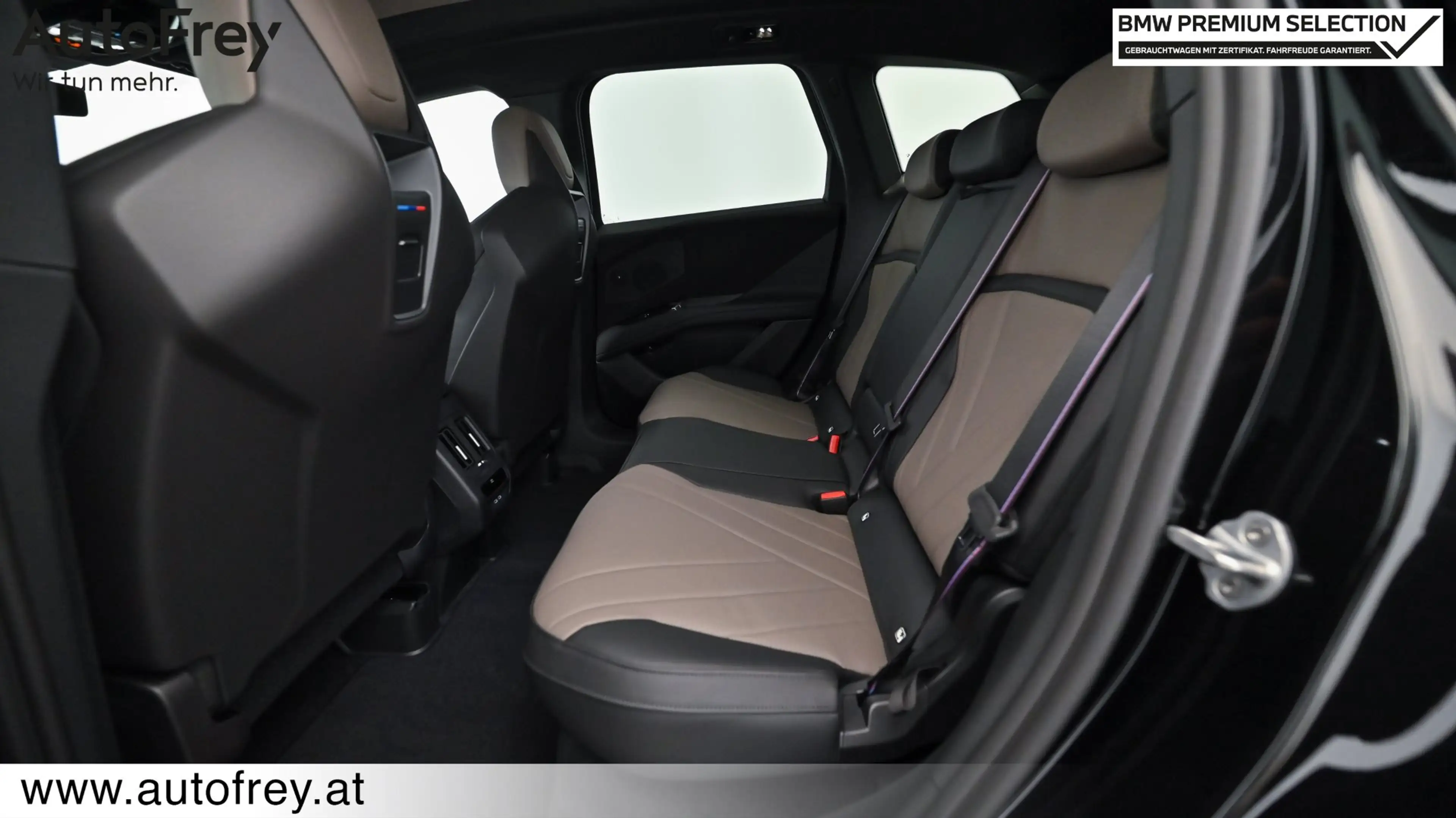BMW iX3 50 xDrive — photo 10