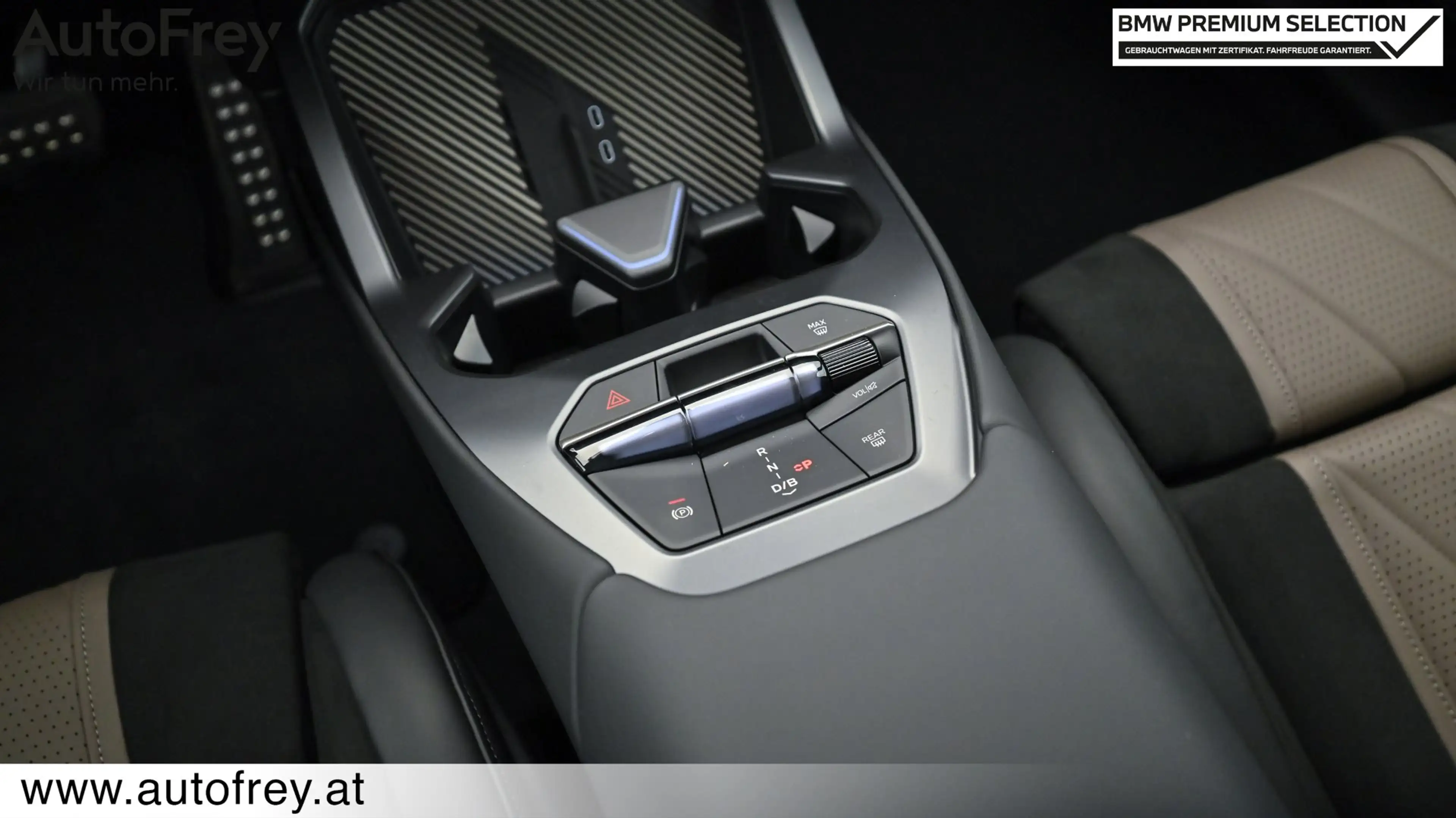 BMW iX3 50 xDrive — photo 14