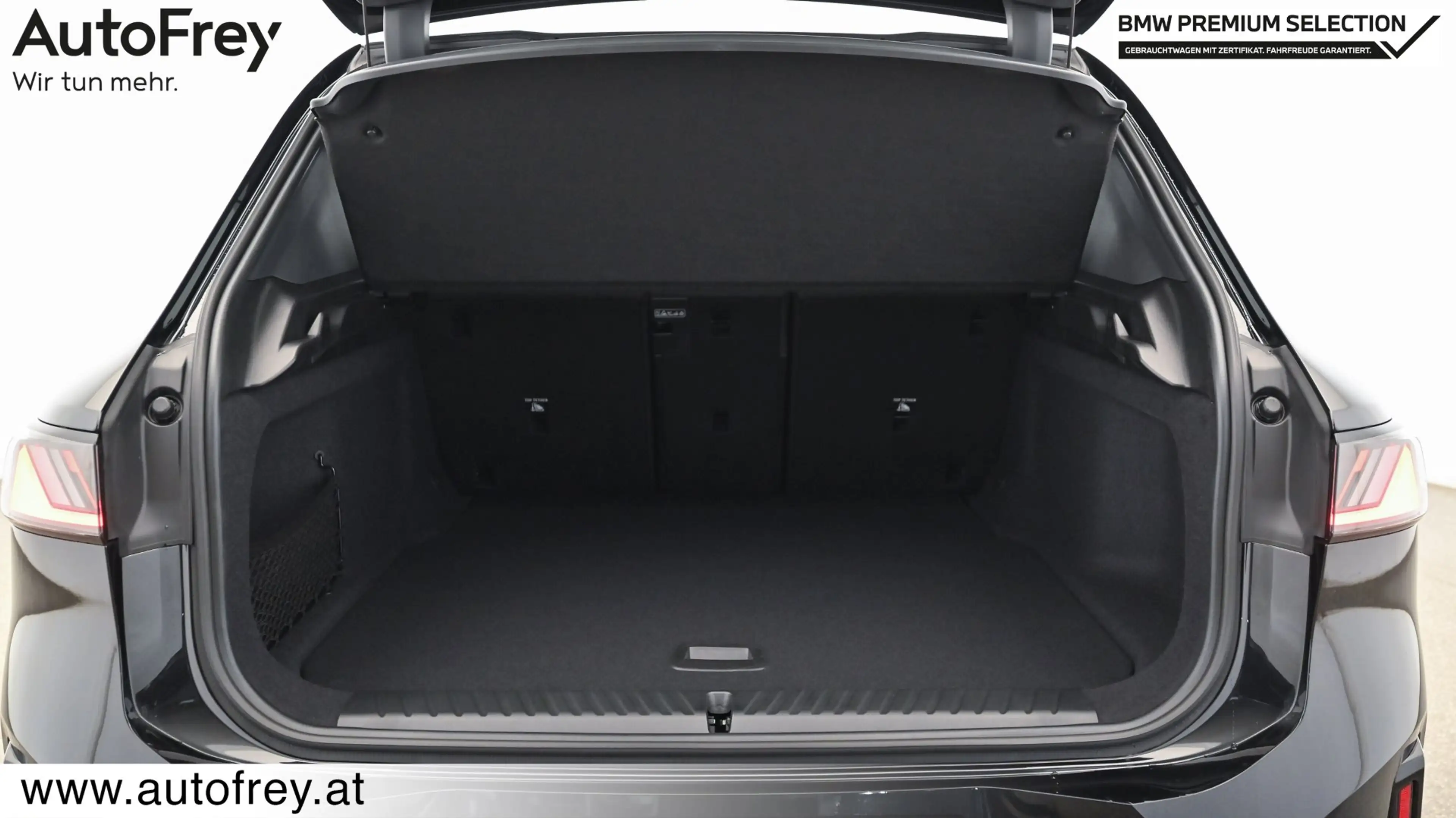 BMW iX3 50 xDrive — photo 9