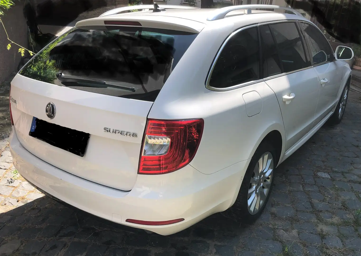 Skoda Superb Superb Combi 2.0 TDI DSG Exclusive Weiß - 2