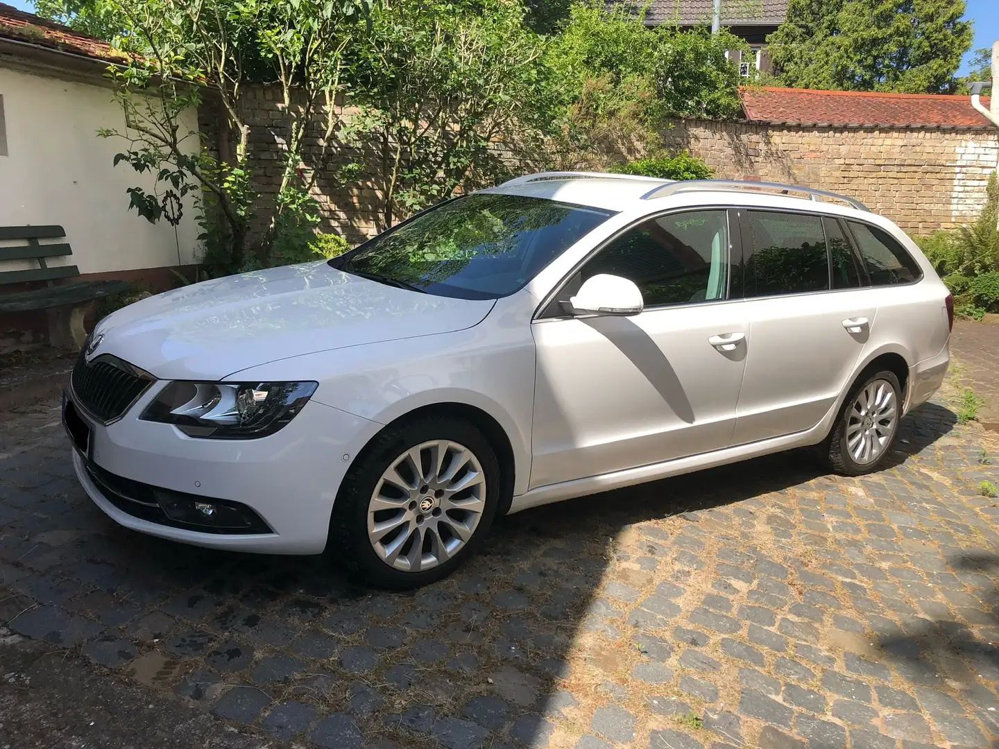 Skoda Superb Superb Combi 2.0 TDI DSG Exclusive Weiß - 1