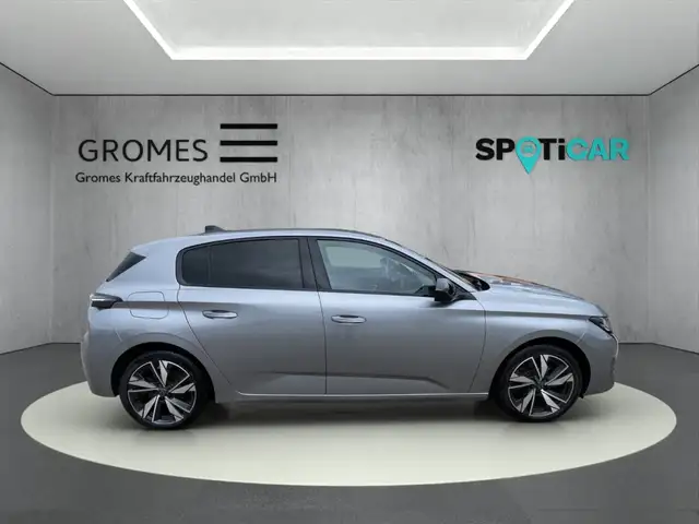 Peugeot 308 view 2
