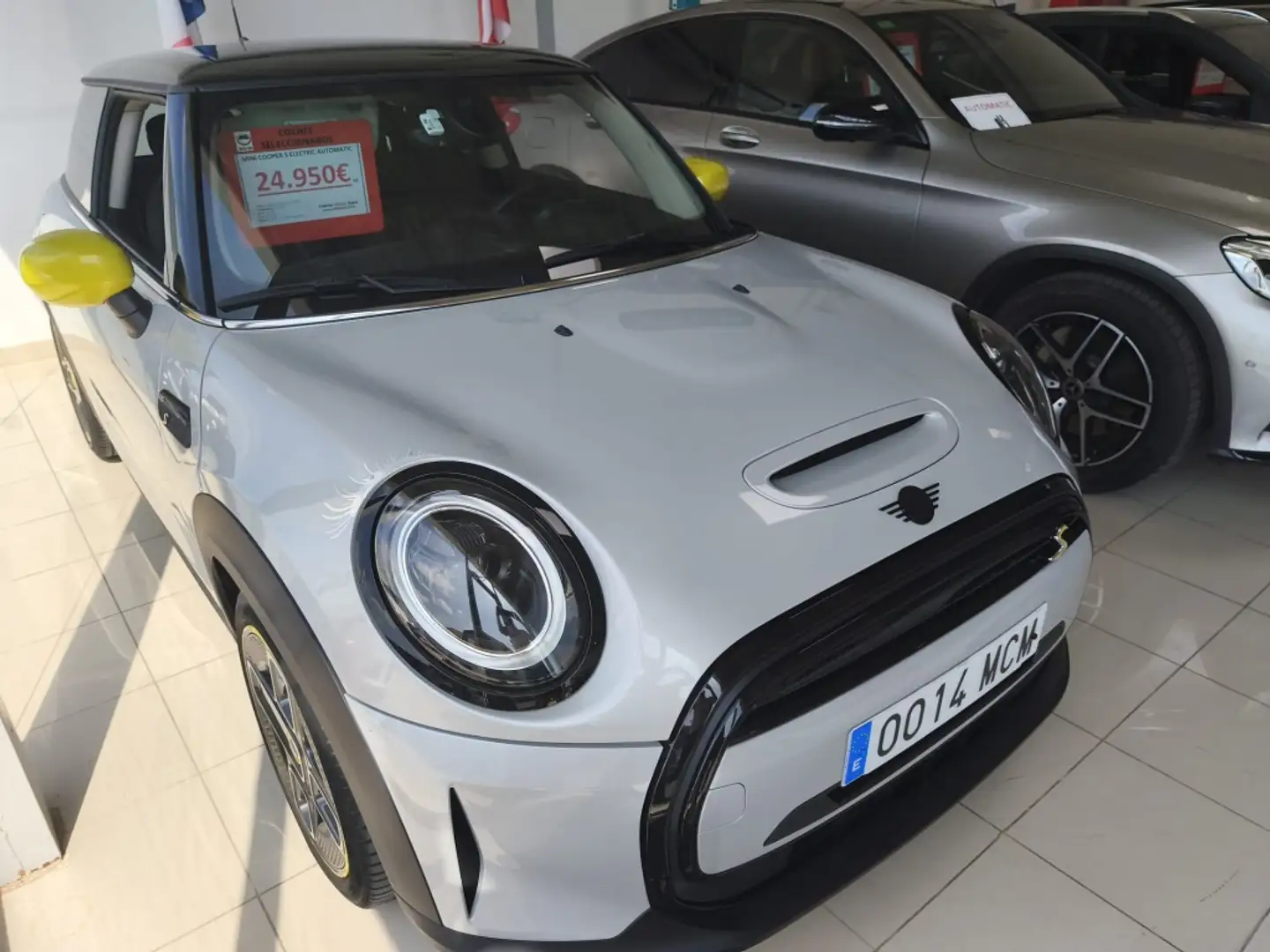 MINI Cooper SE Plateado - 1