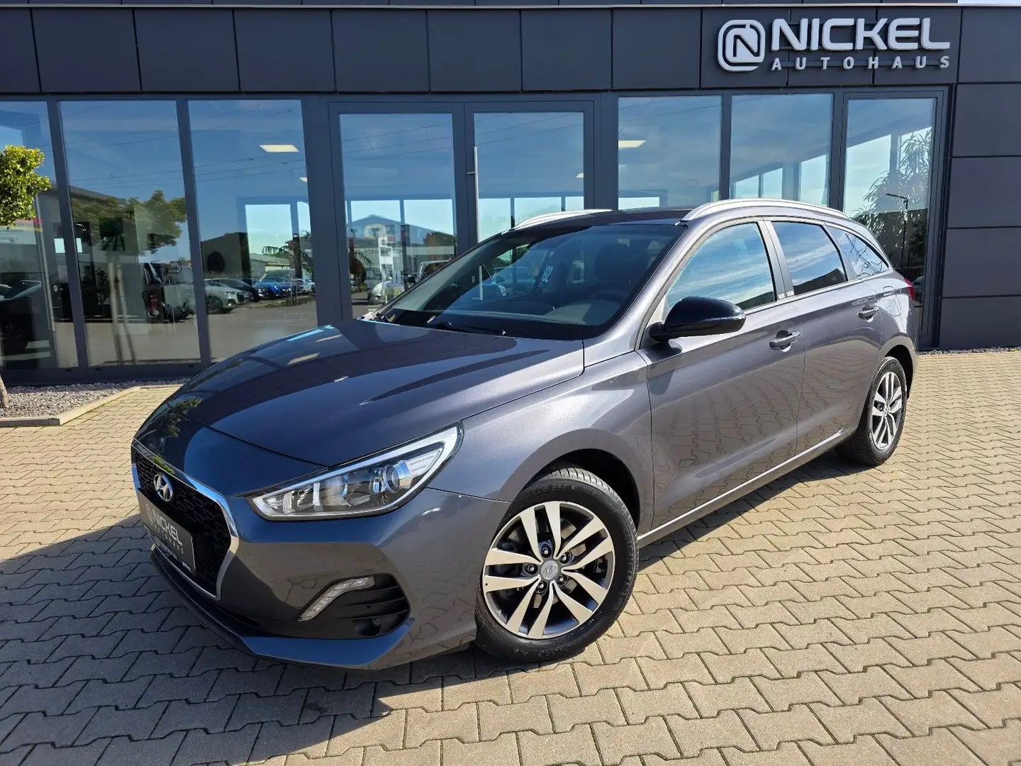 Hyundai i30 cw YES!*Navi*Kamera*Led*Top Grau - 1