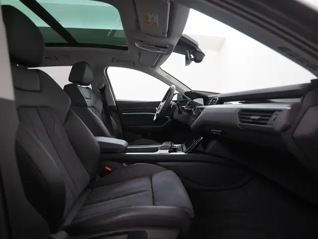 Audi E-Tron view 3