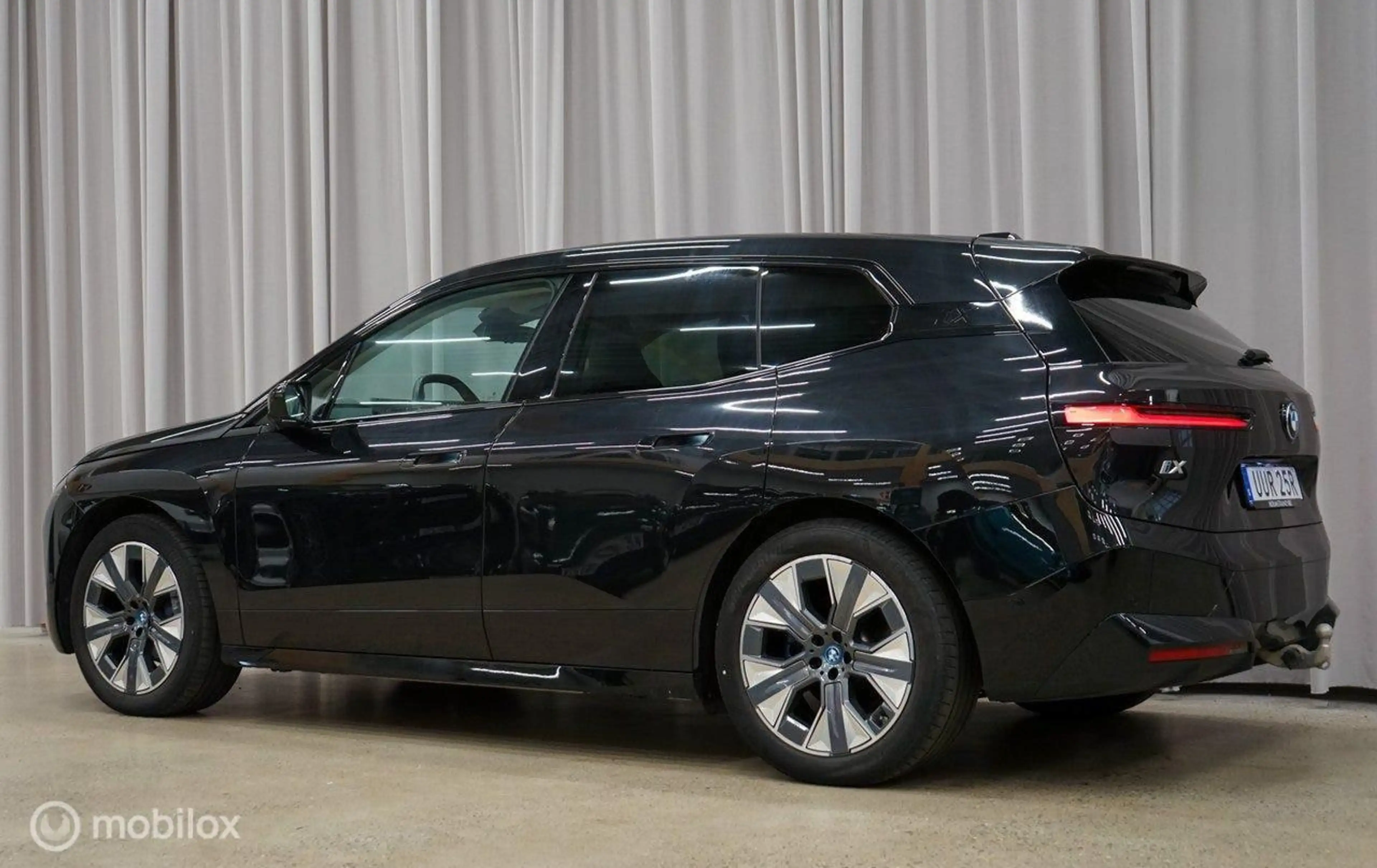BMW iX xDrive50 Sport Edition 112 kWh, trekhaak, H/K — photo 3