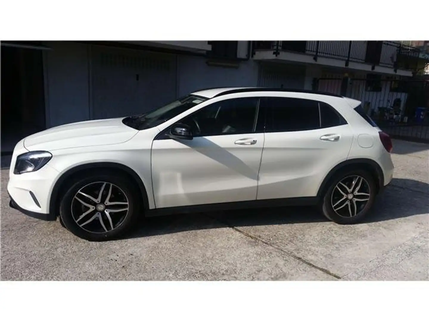 Mercedes-Benz GLA 200 GLA 200 d (cdi) Sport auto Bianco - 1