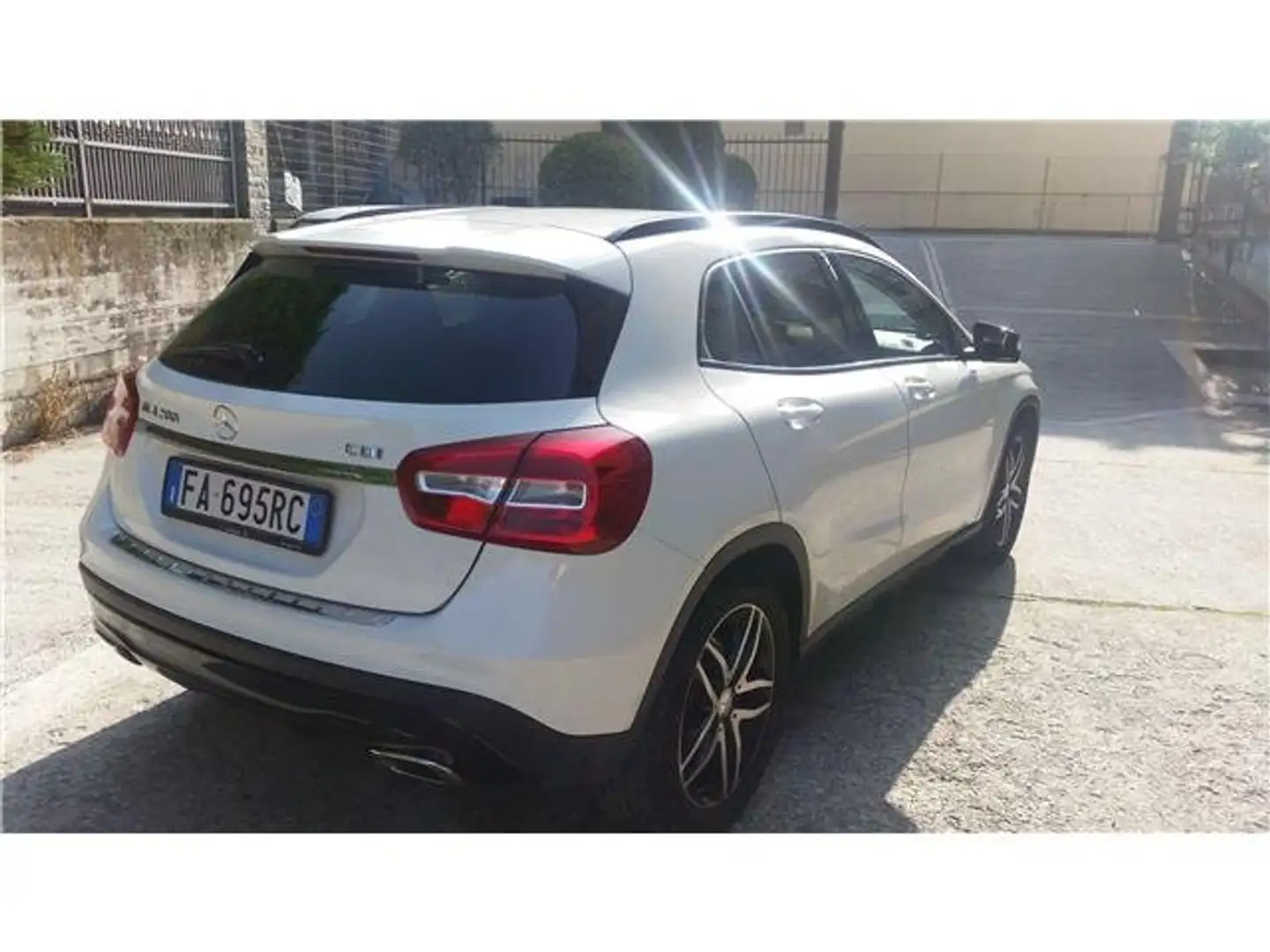 Mercedes-Benz GLA 200 GLA 200 d (cdi) Sport auto Bianco - 2