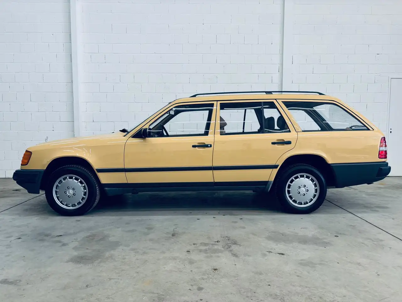 Mercedes-Benz 500 200-500 (W124) Combi 230 TE, foto 2