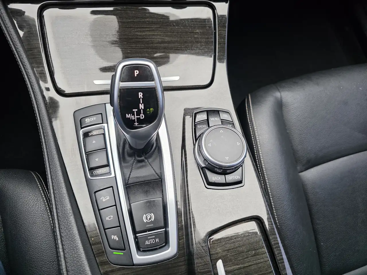 BMW 5 Series снимка BMW 5 Series
