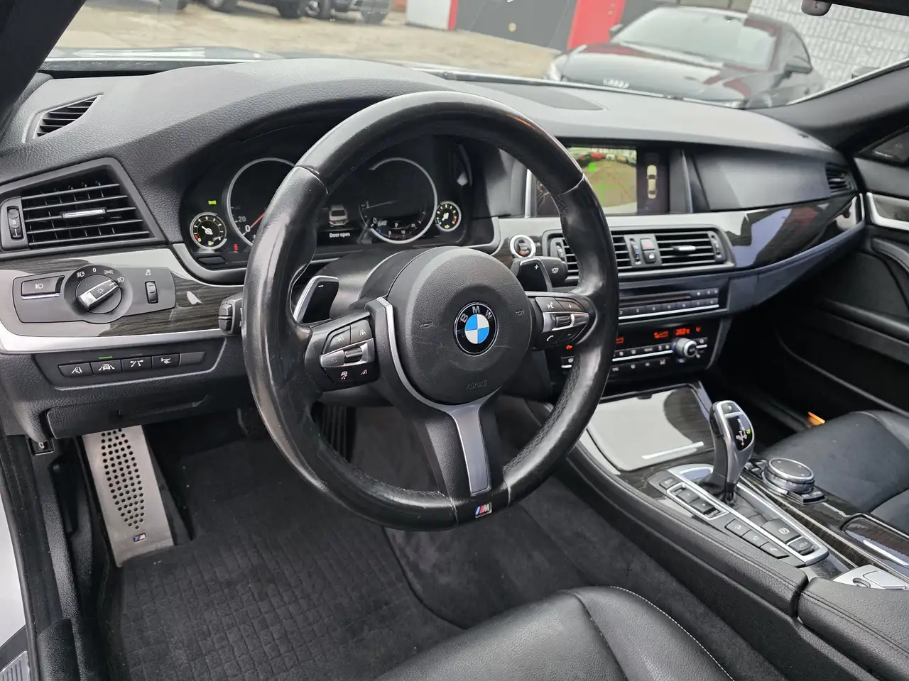 BMW 5 Series снимка BMW 5 Series