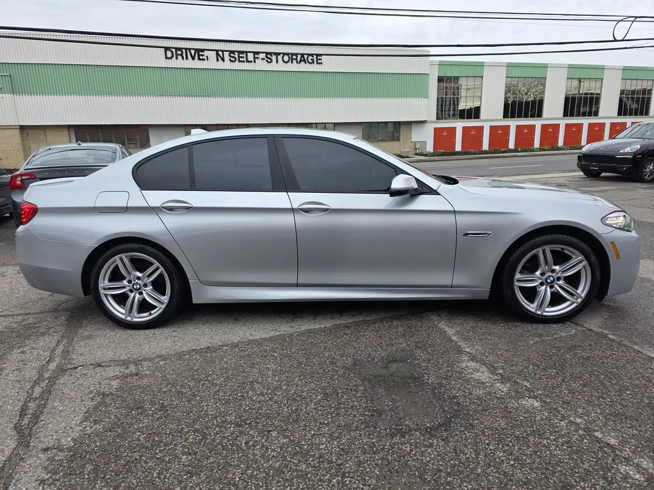 BMW 5 Series снимка BMW 5 Series