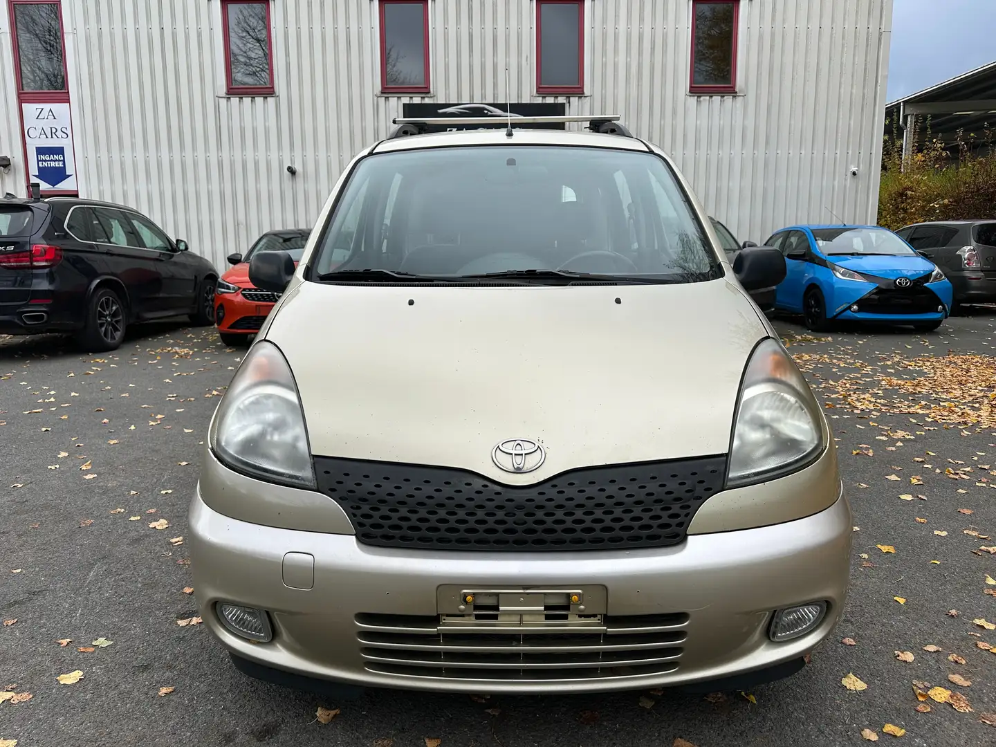 Toyota Yaris VERSO 1.3i 16v Linea Luna AUT/EXPORT UNIQUEMENT Grijs - 2