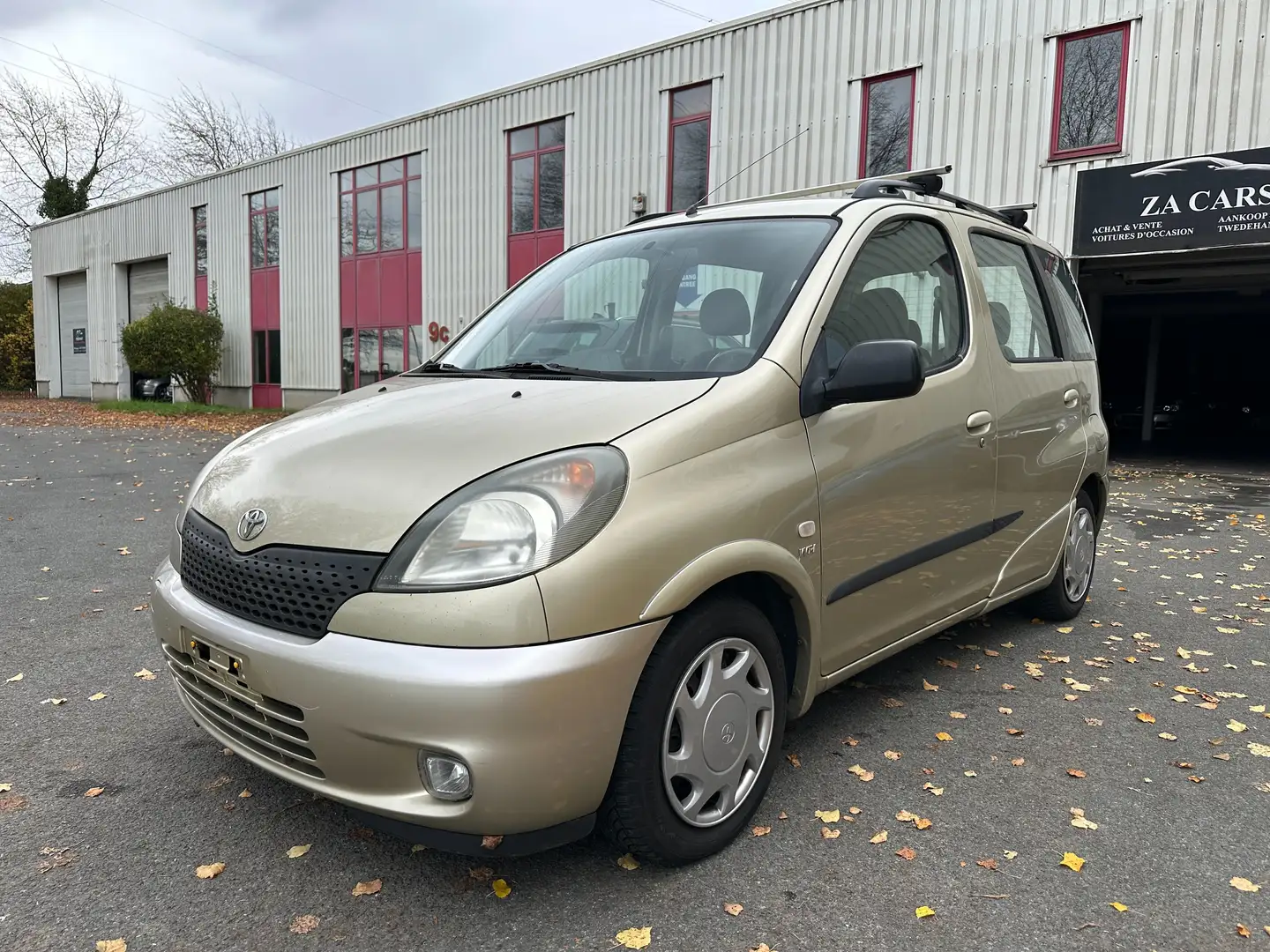 Toyota Yaris VERSO 1.3i 16v Linea Luna AUT/EXPORT UNIQUEMENT Grijs - 1