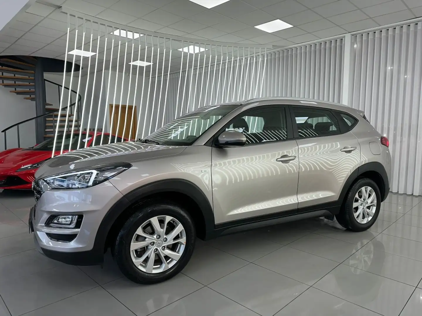 Hyundai TUCSON 1.6CRDI 48V SLE 4x2 Gris - 2