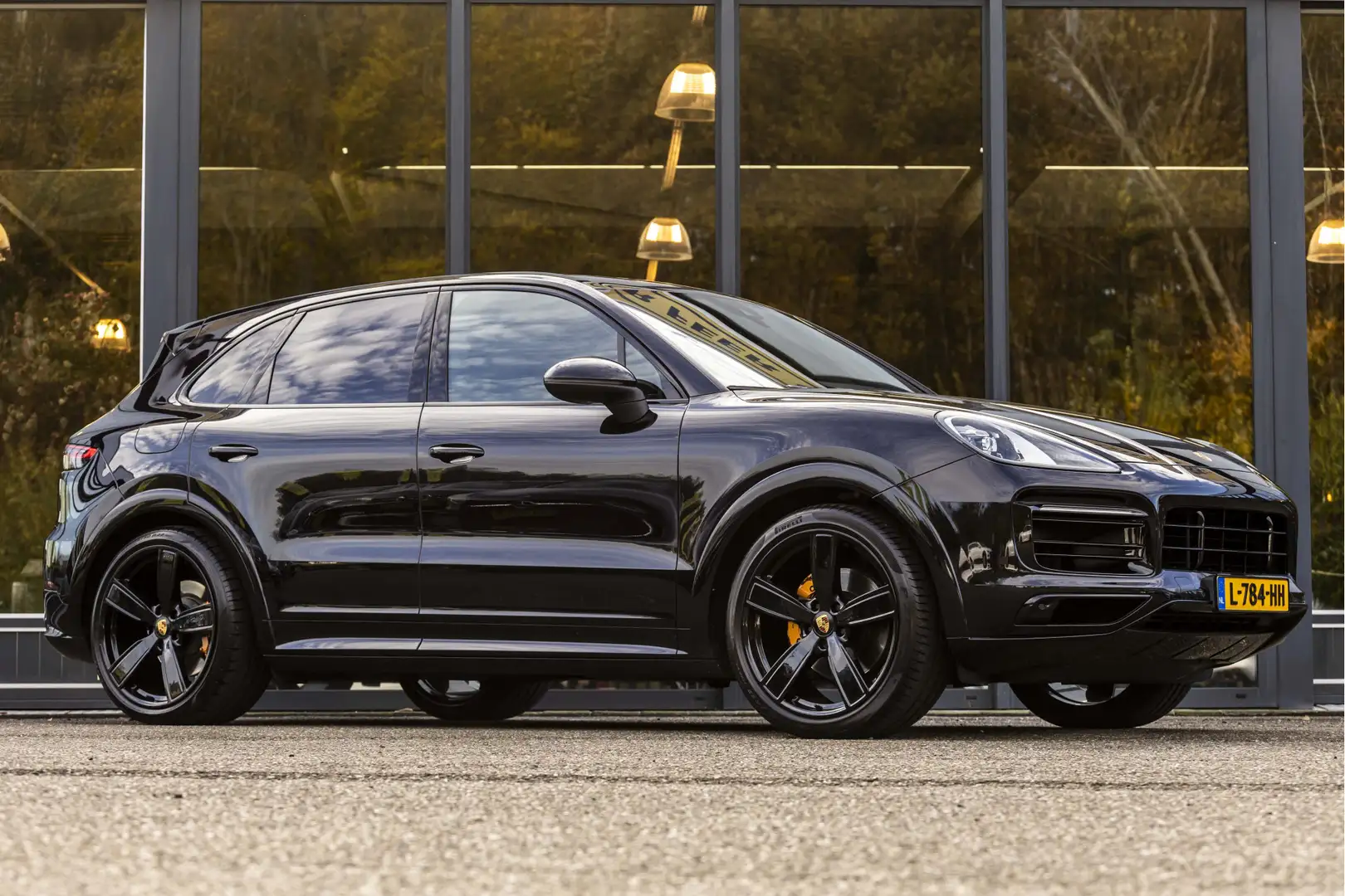 Porsche Cayenne 3.0 E-Hybrid Sport Chrono Zwart - 1