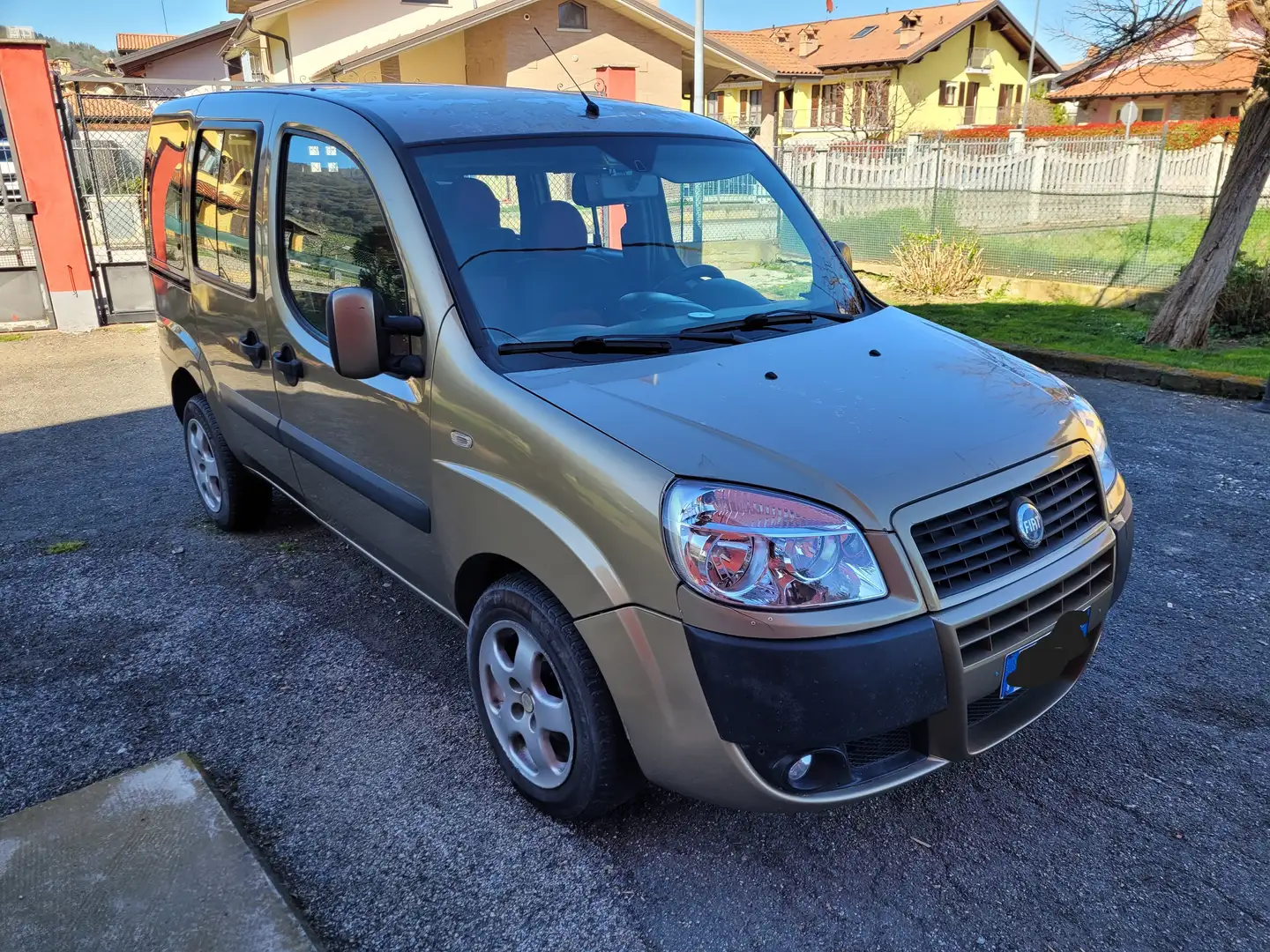 Fiat Doblo 1.9 jtd Active 105cv Золотий - 1