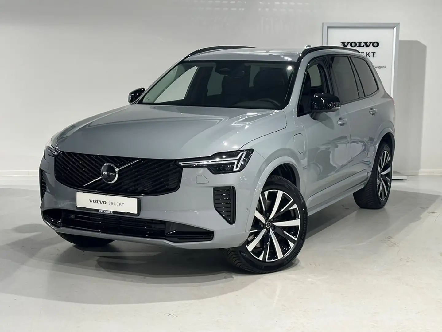Volvo XC90 T8 Recharge Plus Dark MODEL 2025 Šedá - 1