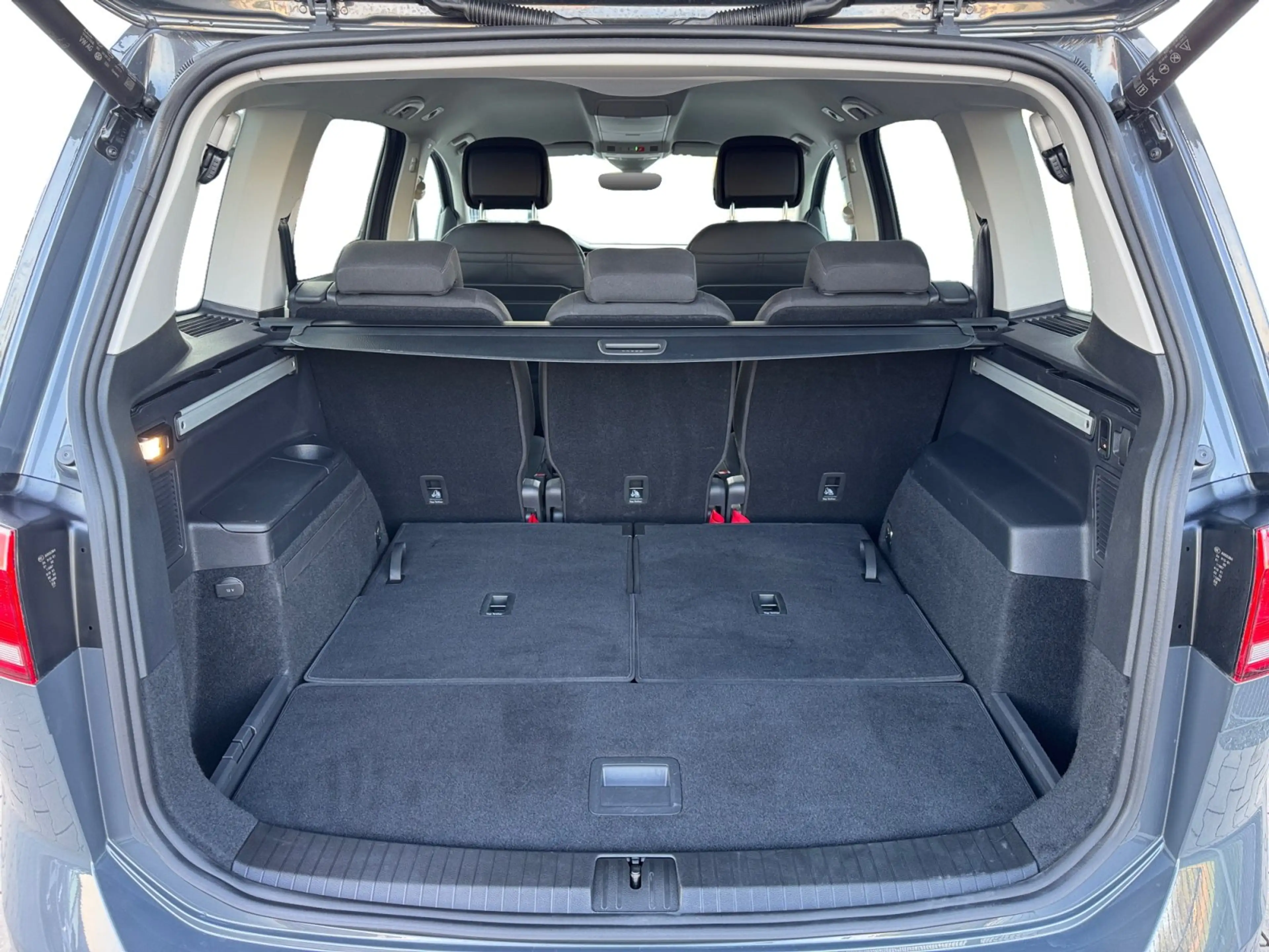 Volkswagen Touran Highline TSI DSG|7 SITZE|AHK|el.HECK|NAVI — photo 7