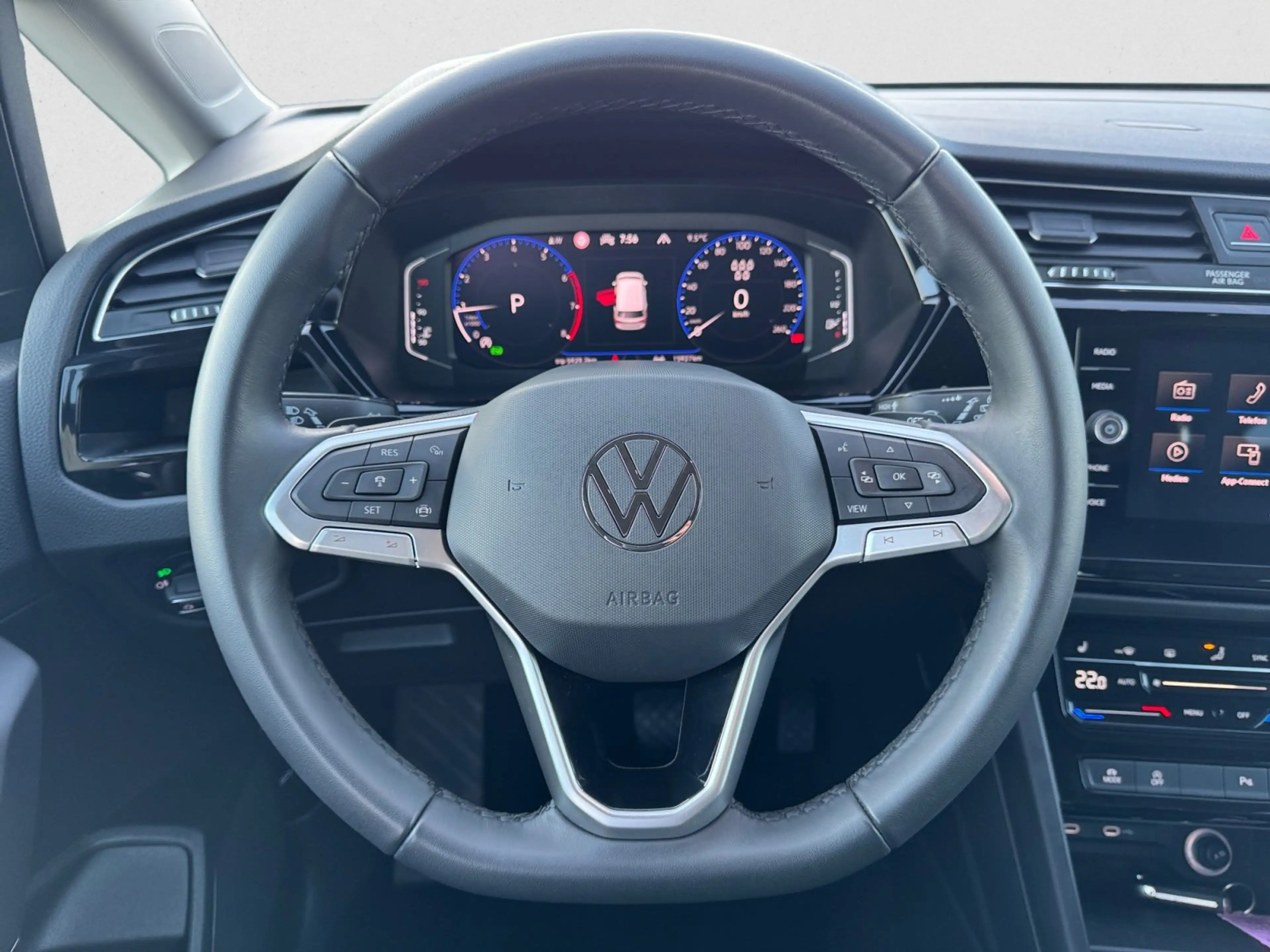 Volkswagen Touran Highline TSI DSG|7 SITZE|AHK|el.HECK|NAVI — photo 14