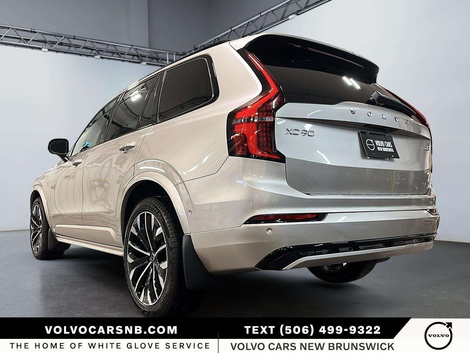 2026 Volvo XC90 B6 Ultra Bright Theme alt 4