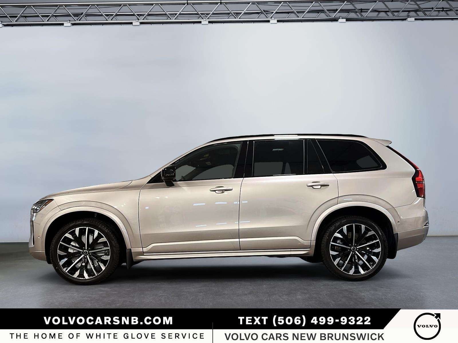 2026 Volvo XC90 B6 Ultra Bright Theme alt 5