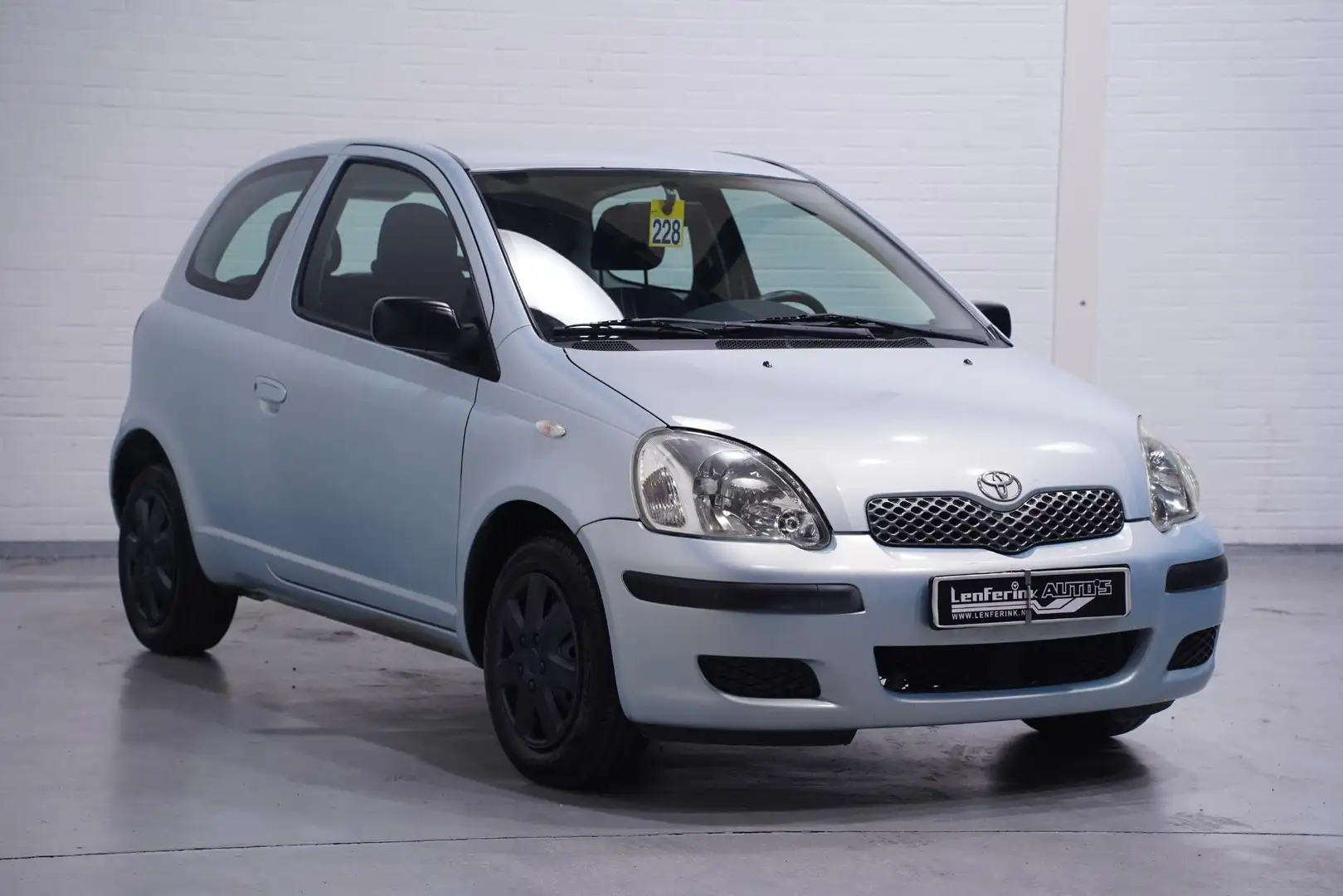 Toyota Yaris 1.0 VVT-i Terra APK 08/07/2026 Blauw - 2